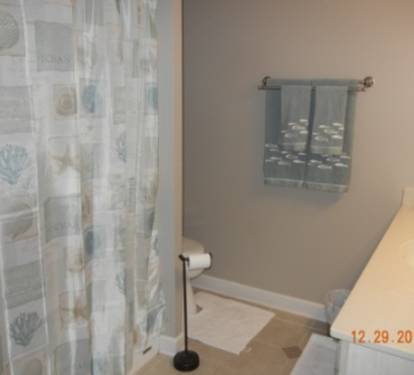 Bathroom adjacent to 2nd BR - Tub
