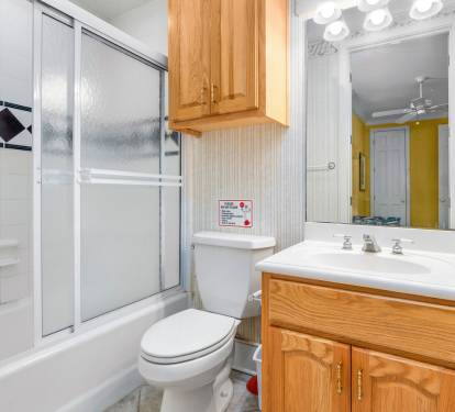 Queen Bathroom