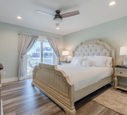 Master bedroom with king size bed 