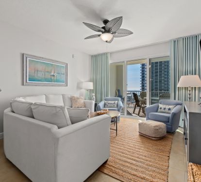 [Living room] Relax and enjoy stunning views and family movie night