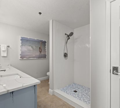[Bathroom #1] Spacious ensuite (New shower door not pictured)