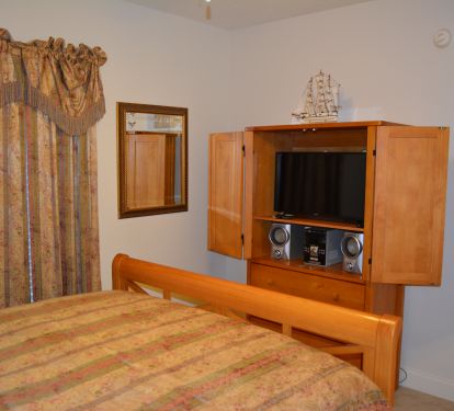 Second bedroom with Smart TV