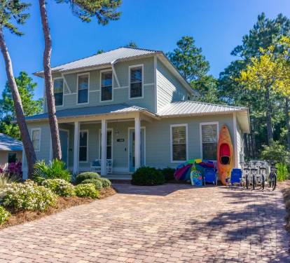 Beautiful house with lots of extras!