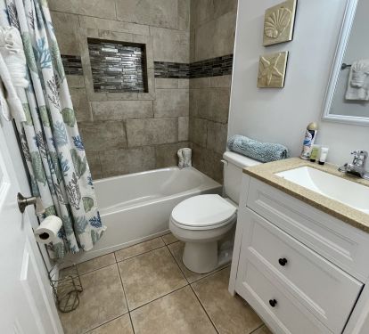 Upper level recently remodeled hall bath outside Front Queen Bedroom