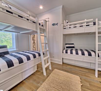 2ND FLOOR BUNK ROOM - SLEEPS 6 - 3 SETS OF BUNKS