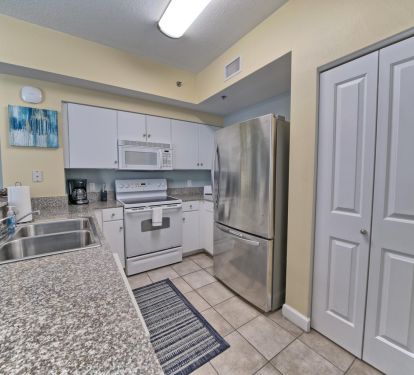 Well equipped kitchen! Microwave replaced now stainless steel. 