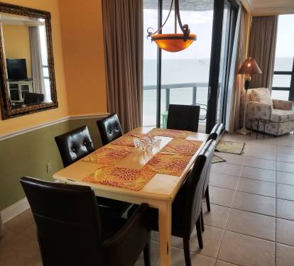Dining table seating for 6