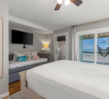 Lower level Beachside Bedroom with a Queen Bed and a Daybed with trundle
