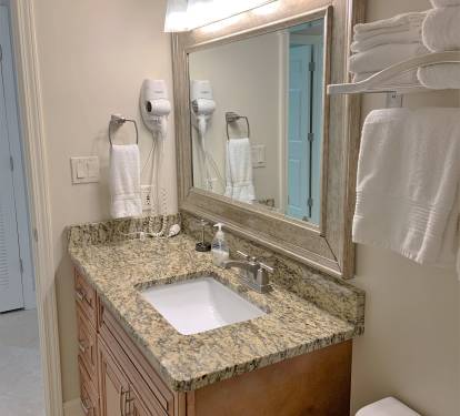 Bdrm 3 / hallway full bathroom