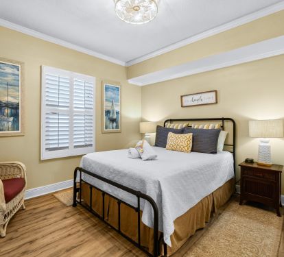 Primary Bedroom with queen size bliss