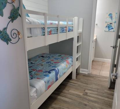 Perfect for kids or extra guests&mdash;built-in bunk beds with an attached half bath