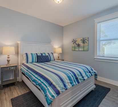 Second floor queen bedroom