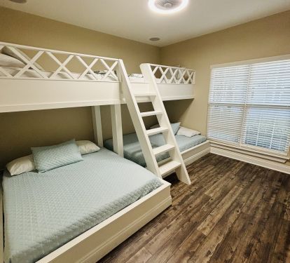 Bunk room. Two twin over queen beds