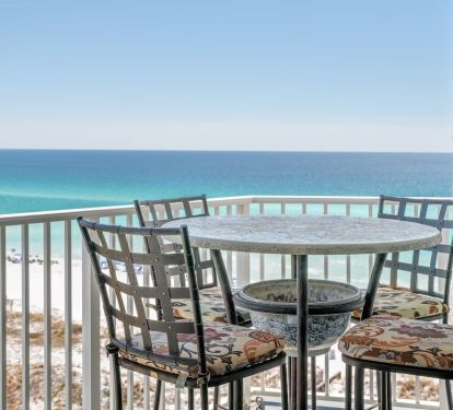 Balcony 1 view and dining, coffee or cocktails. Beach Service Incl 2 umbr sets!