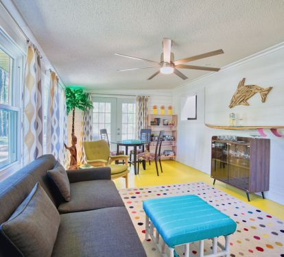 Florida room seating, table and bar