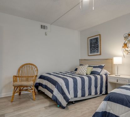 SECOND BEDROOM W/ 2 FULL BEDS 