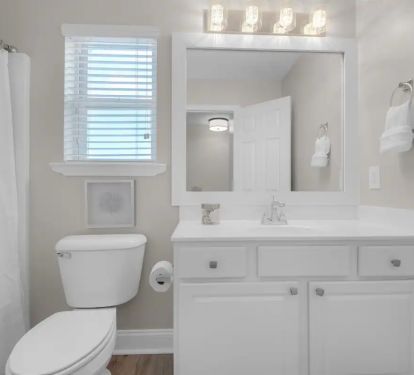 Splash-24...2nd floor. Shared full, hall bath.