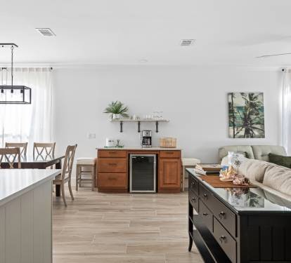 Large open floor plan with plenty of seating for all our guests