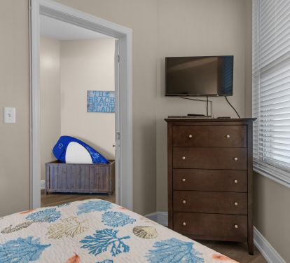 Bonus room includes Smart TV and DVD player.