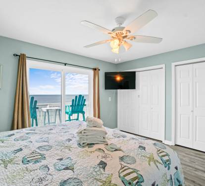 Master bedroom with King bed and Gulf Front Balcony