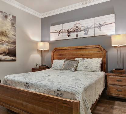 Guest King Bedroom with en suite bathroom