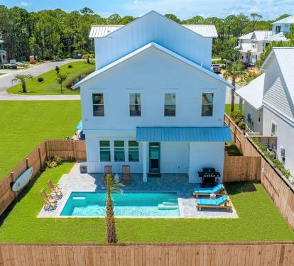 Bliss-7 Need a safe place for the kiddo's to throw a frisbee? Want some private pool time with the family? Bliss offers a quiet, private fenced backyard.