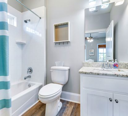 Queen Bathroom