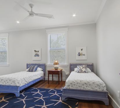 Twin guest 2nd floor, ensuite bathroom with walking shower