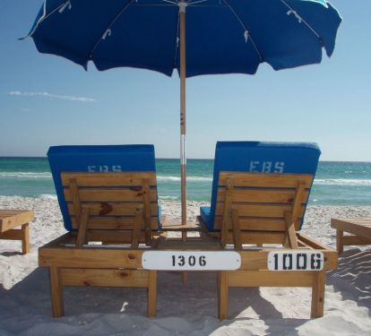 Unit includes 2 padded beach chairs during your stay. (Mar-Oct)
