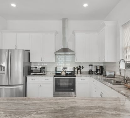 Stainless steel appliances with tons of counter space