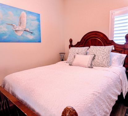 Queen bed on the first floor.