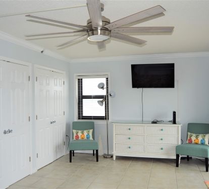 Master seating area, private bayside balcony, 2 large closets
