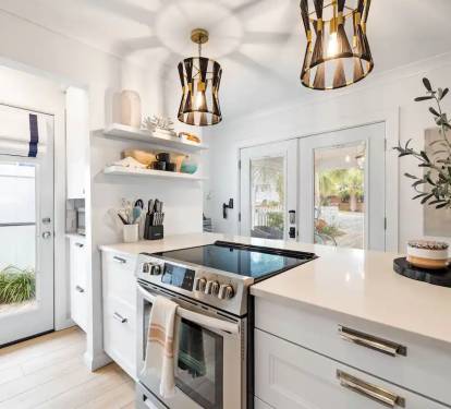 Open kitchen, side door to the outdoor shower 