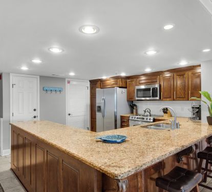 Eat at bar and large prep and serve area