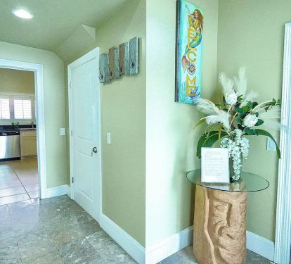 Main entrance hallway, first floor