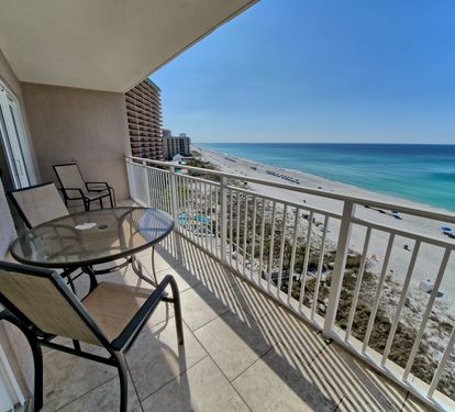 Oceanfront balcony w/ Table &amp; Chair set 