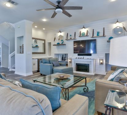 Wet bar has beverage center for wine and beer, KitchenAid ice maker