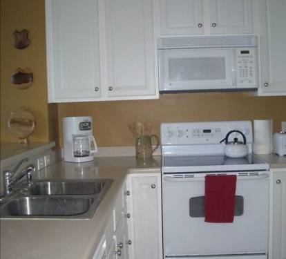 kitchen with full amenities