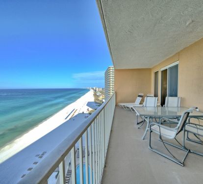 Spacious balcony with plenty of room for all!