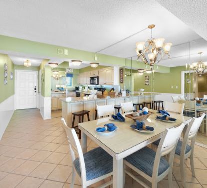 Living Room / Dining room to have family dinners or game night! 