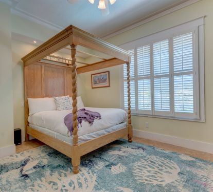 Upstairs Queen Bedroom