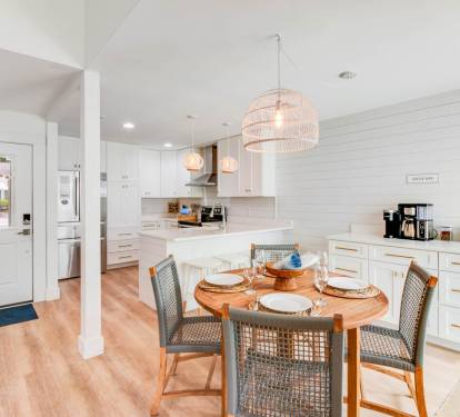 Open kitchen and dining area 