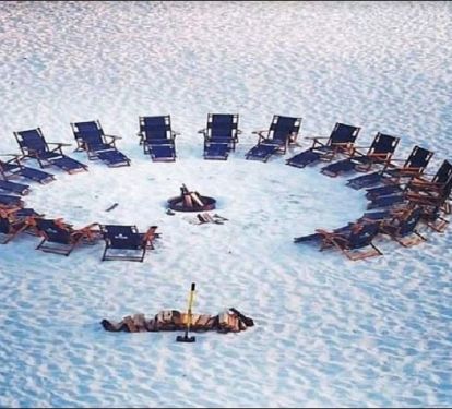 Beach bar has free bonfires on Monday nights.