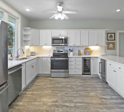 Fully Stocked Chef's Kitchen w/New Appliances