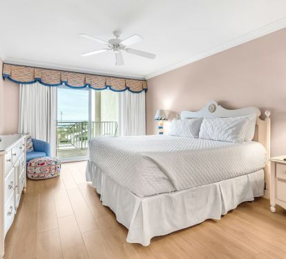 King Master suite with a view!