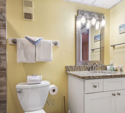 Hallway Bathroom with tub