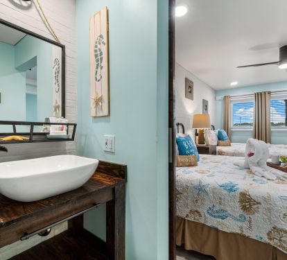 Direct access to Full bathroom from bedroom