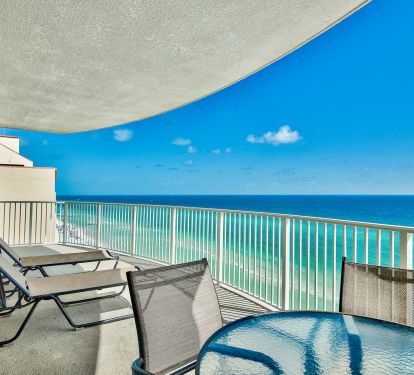 Large balcony / Gorgeous Views