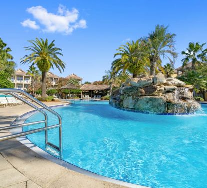 Resort style pool- so relaxing