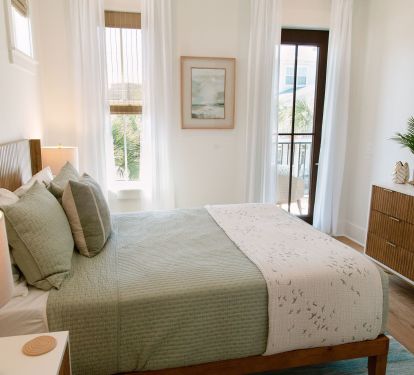 2nd floor guest room with on-suite bath and access to front porch - queen bed